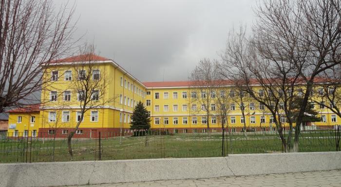 Обновяват с европари най-голямото училище в Момчилград
